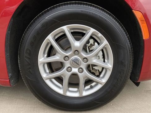 Used 2025 Chrysler Pacifica Select FWD image 8