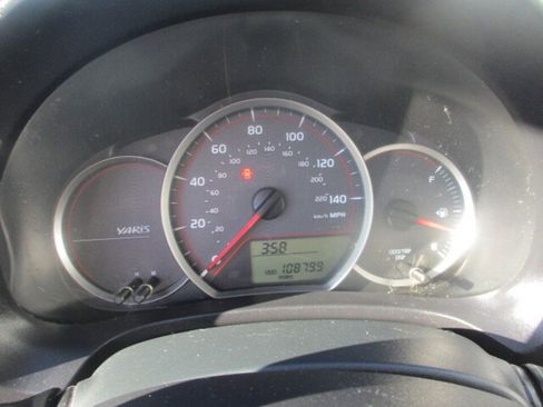 Used 2014 Toyota Yaris LE image 15