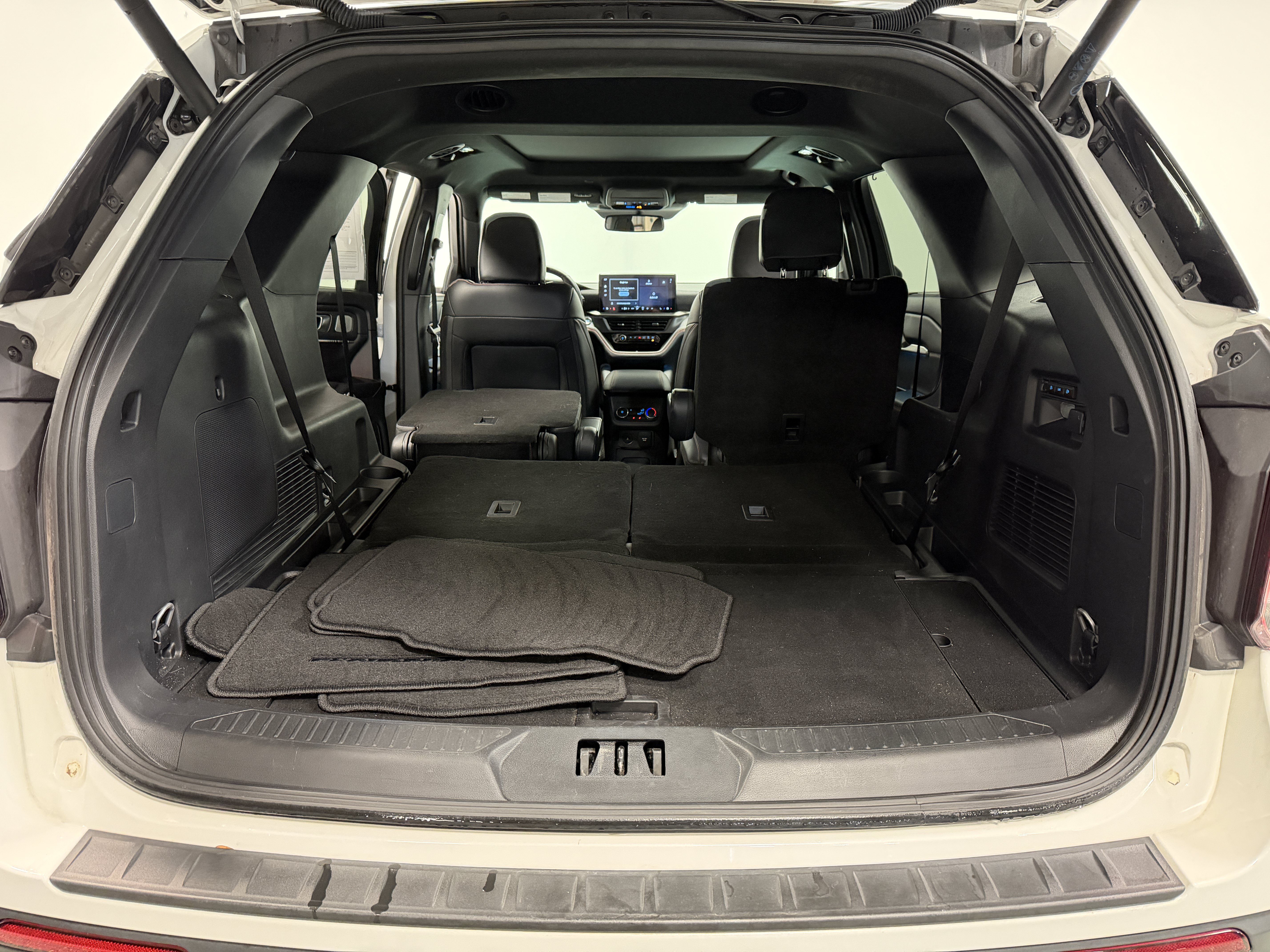 Used 2025 Ford Explorer ST AWD/4WD image 30