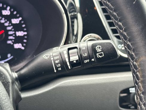 Used 2016 Kia Sedona SX image 10