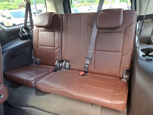 Used 2018 Chevrolet Suburban Premier AWD/4WD image 12