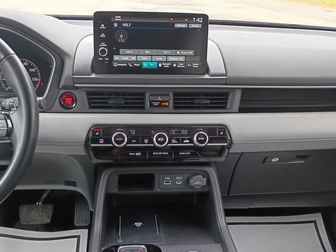 Used 2023 Honda Pilot Touring image 12