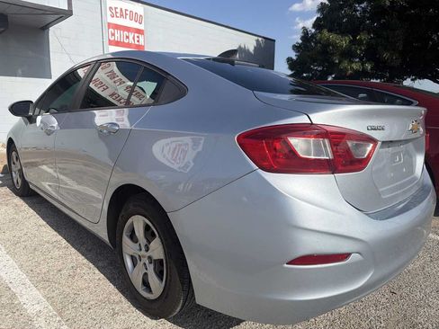 Used 2017 Chevrolet Cruze LS FWD image 4