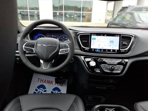 New 2026 Chrysler Pacifica Select image 10
