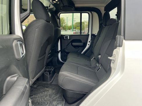 Used 2021 Jeep Gladiator Willys image 36