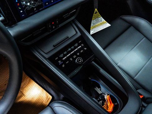 Certified 2025 Porsche Macan 4S Electric image 19