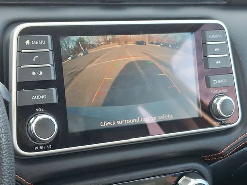 Used 2022 Nissan Versa SR image 21