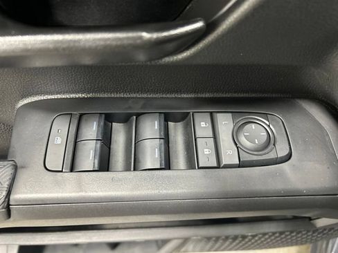 Used 2025 Toyota Tacoma SR5 AWD/4WD image 22
