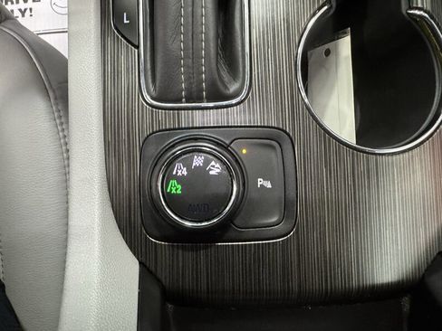 Used 2019 GMC Acadia SLT AWD/4WD image 10