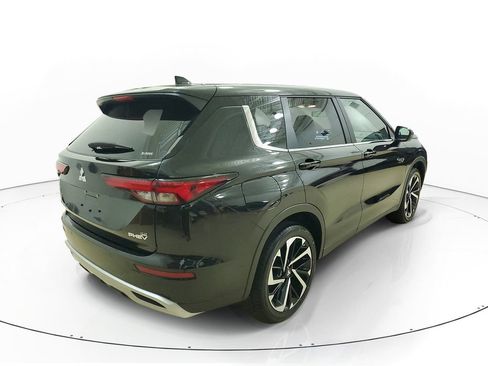 New 2025 Mitsubishi Outlander SE image 38