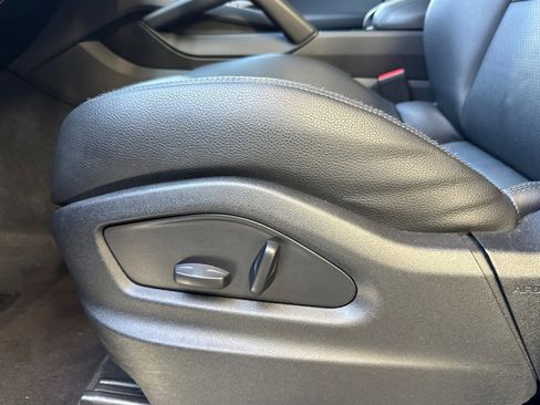 Used 2024 Porsche Cayenne AWD/4WD image 13