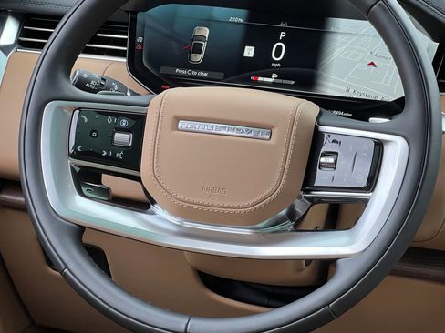 Used 2025 Land Rover Range Rover Long Wheelbase SE image 25