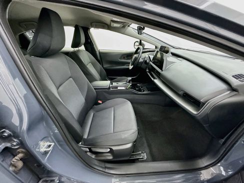 Used 2025 Toyota Prius LE FWD image 30