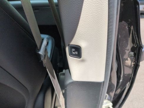 Used 2018 Chrysler Pacifica Touring-L Plus w/ Tire & Wheel Group FWD image 18
