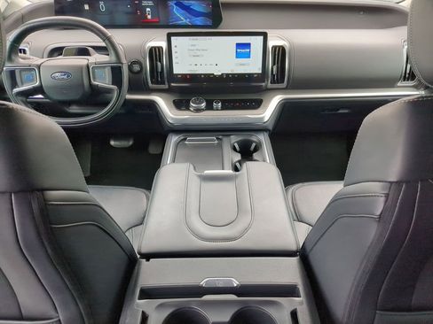 Used 2025 Ford Expedition Platinum image 26