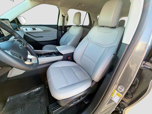 Used 2025 Ford Explorer Active w/ Active Comfort Package AWD/4WD image 22