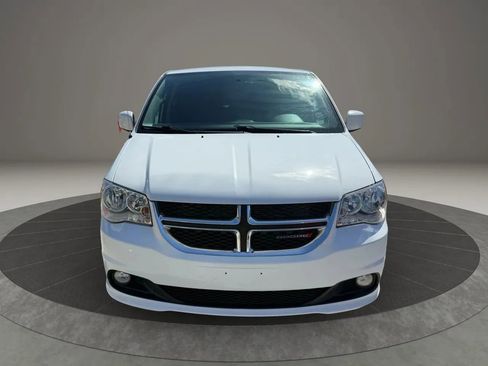 Used 2017 Dodge Grand Caravan SXT image 8