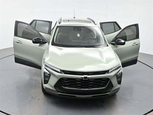 Used 2025 Chevrolet Trax ACTIV w/ Sunroof Package image 44