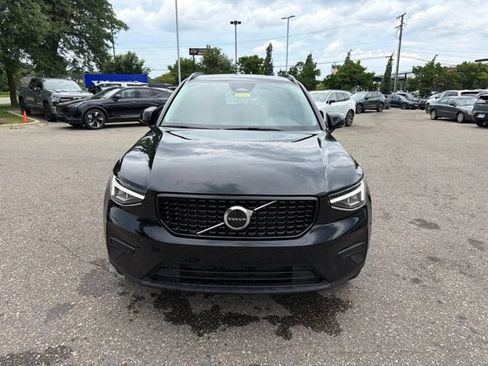 Used 2026 Volvo XC40 B5 Core w/ Climate Package AWD/4WD image 2