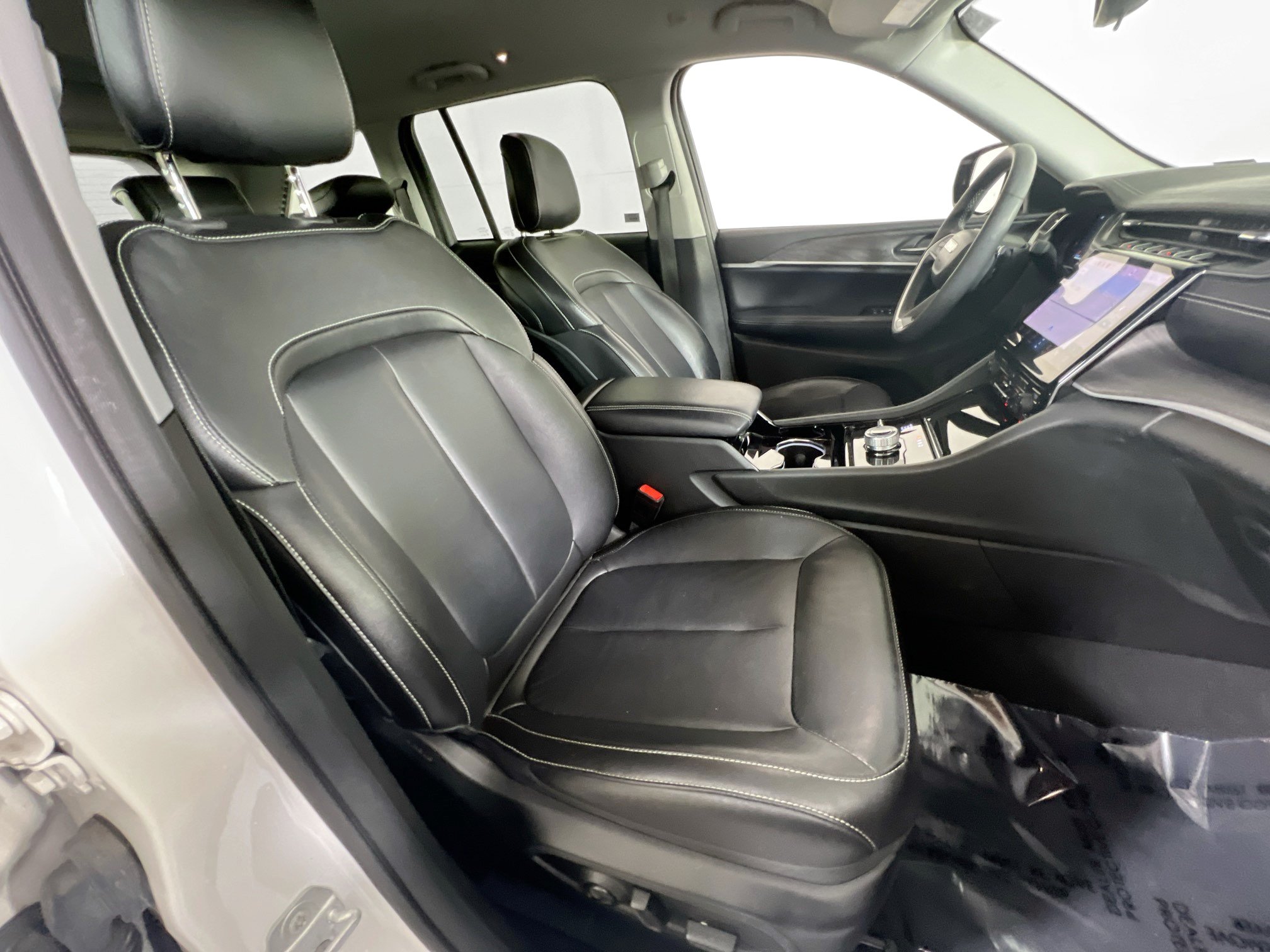 Used 2023 Jeep Grand Cherokee Limited AWD/4WD image 27