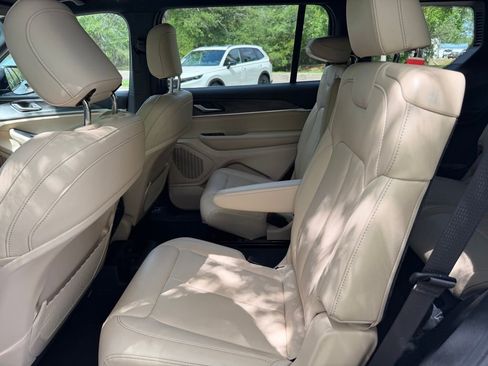 Used 2025 Jeep Grand Cherokee L Limited AWD/4WD image 12