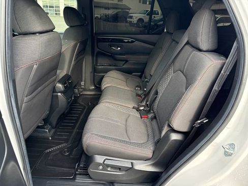 Used 2025 Honda Pilot Sport image 14