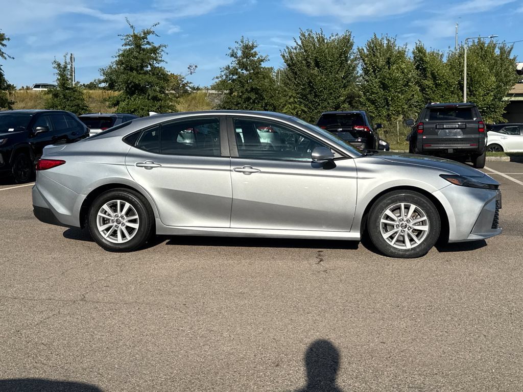 Used 2025 Toyota Camry LE FWD image 8