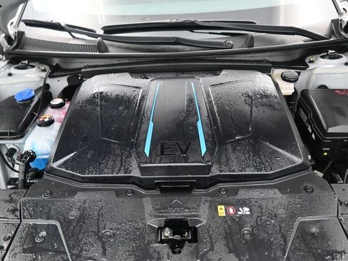 Used 2024 Hyundai Ioniq 5 SEL RWD image 14