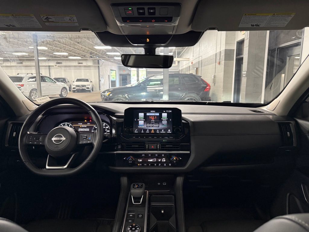 Used 2025 Nissan Pathfinder SL w/ SL Premium Package AWD/4WD image 8