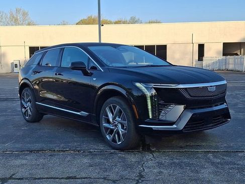 New 2026 Cadillac Optiq Luxury 2 AWD/4WD image 2