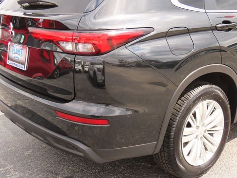 Used 2024 Mitsubishi Outlander ES image 12