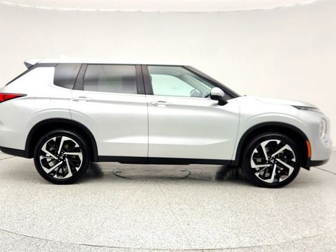 Used 2024 Mitsubishi Outlander SE image 4