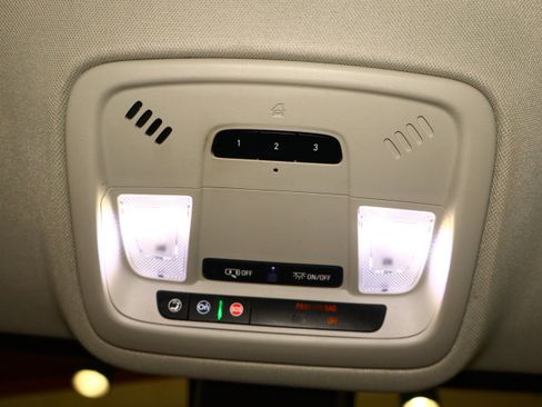 Used 2019 Chevrolet Traverse LT w/ LT Premium Package image 39