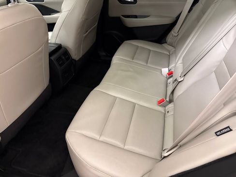 Used 2023 Nissan Rogue SV w/ SV Premium B Package FWD image 17
