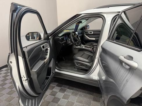 Used 2023 Ford Explorer XLT w/ Equipment Group 202A AWD/4WD image 14