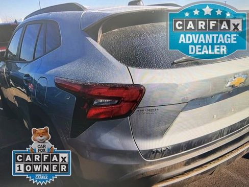 Used 2025 Chevrolet Trax LT image 2