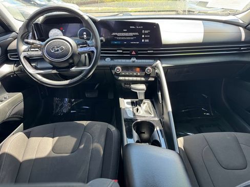 Used 2023 Hyundai Elantra SEL w/ Convenience Package FWD image 12