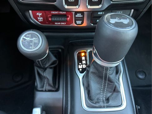 Certified 2026 Jeep Wrangler Rubicon AWD/4WD image 18