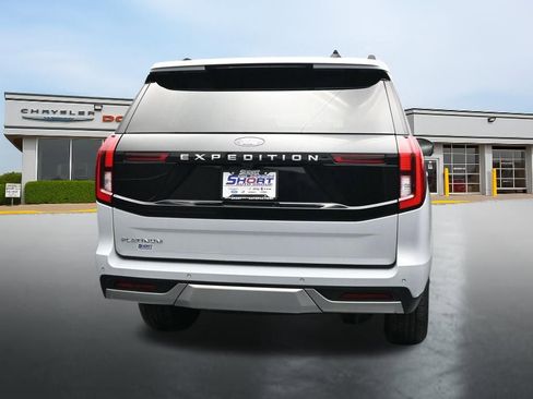 Used 2025 Ford Expedition Platinum AWD/4WD image 4