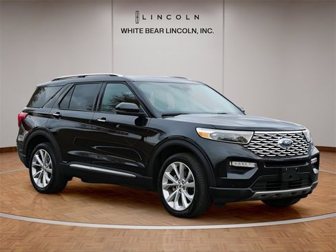 Used 2023 Ford Explorer Platinum w/ Technology Package image 3