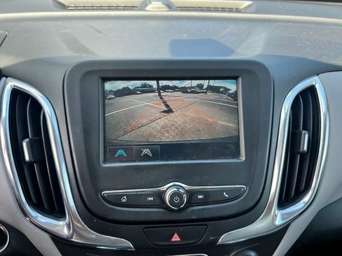 Used 2018 Chevrolet Equinox LS FWD image 15