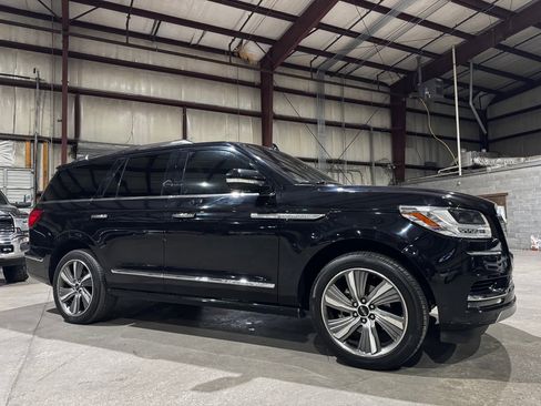 Used 2019 Lincoln Navigator Reserve image 3