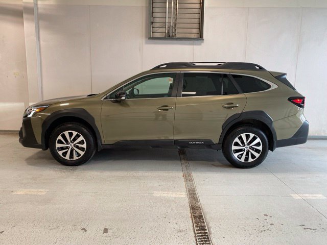Certified 2025 Subaru Outback Premium AWD/4WD image 10