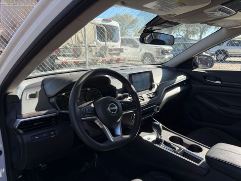 Used 2025 Nissan Altima 2.5 SV image 28