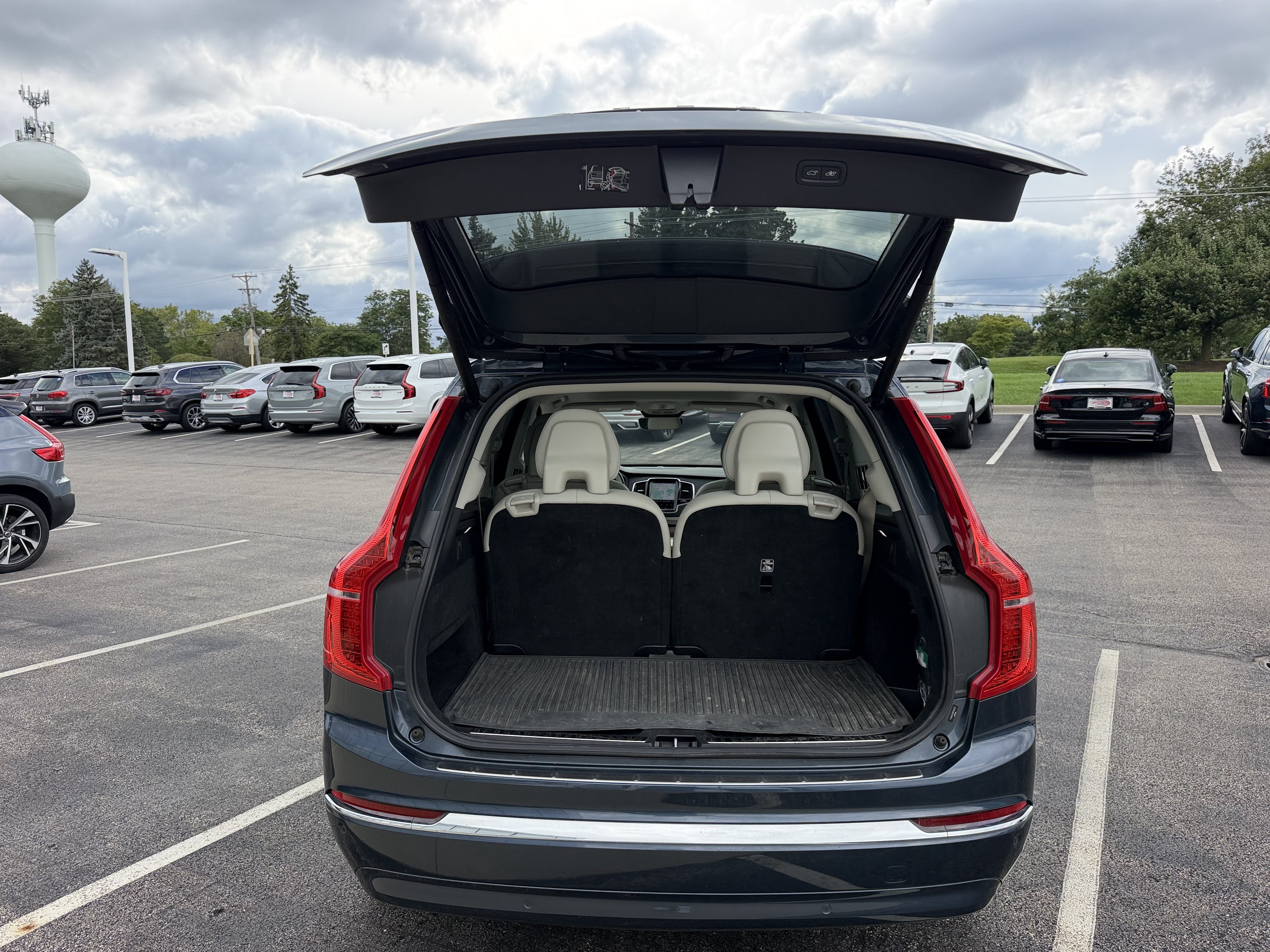 Used 2024 Volvo XC90 B6 Plus w/ Protection Package Premier AWD/4WD image 11