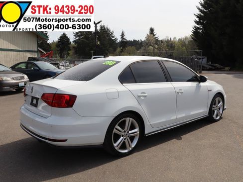Used 2016 Volkswagen Jetta GLI SE FWD image 9