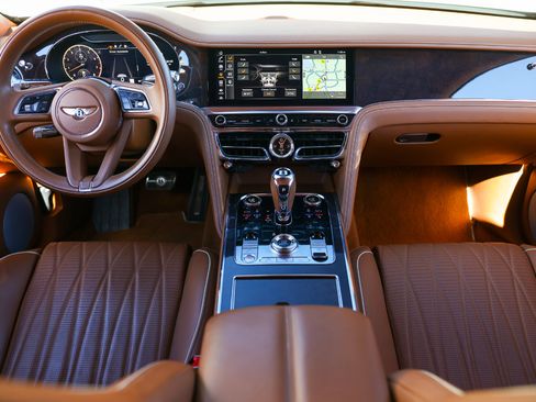 Used 2021 Bentley Flying Spur W12 image 23