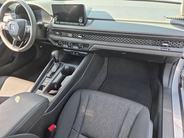 Used 2025 Honda Accord SE image 31