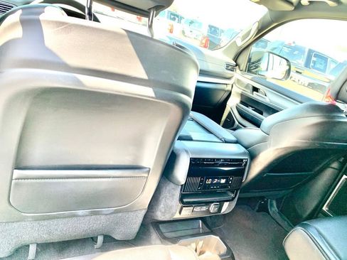 Used 2025 Jeep Wagoneer L Series II AWD/4WD image 15