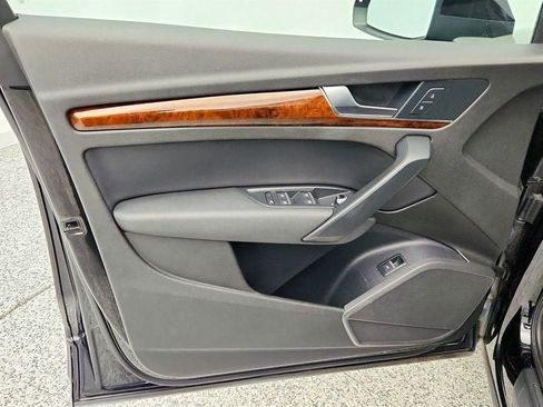 Used 2018 Audi Q5 2.0T Premium image 11